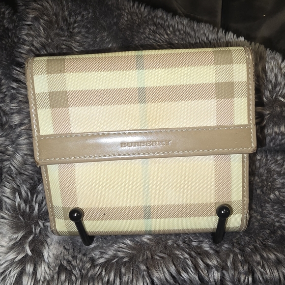 Burberry Nova Check Wallet - Picture 1 of 10